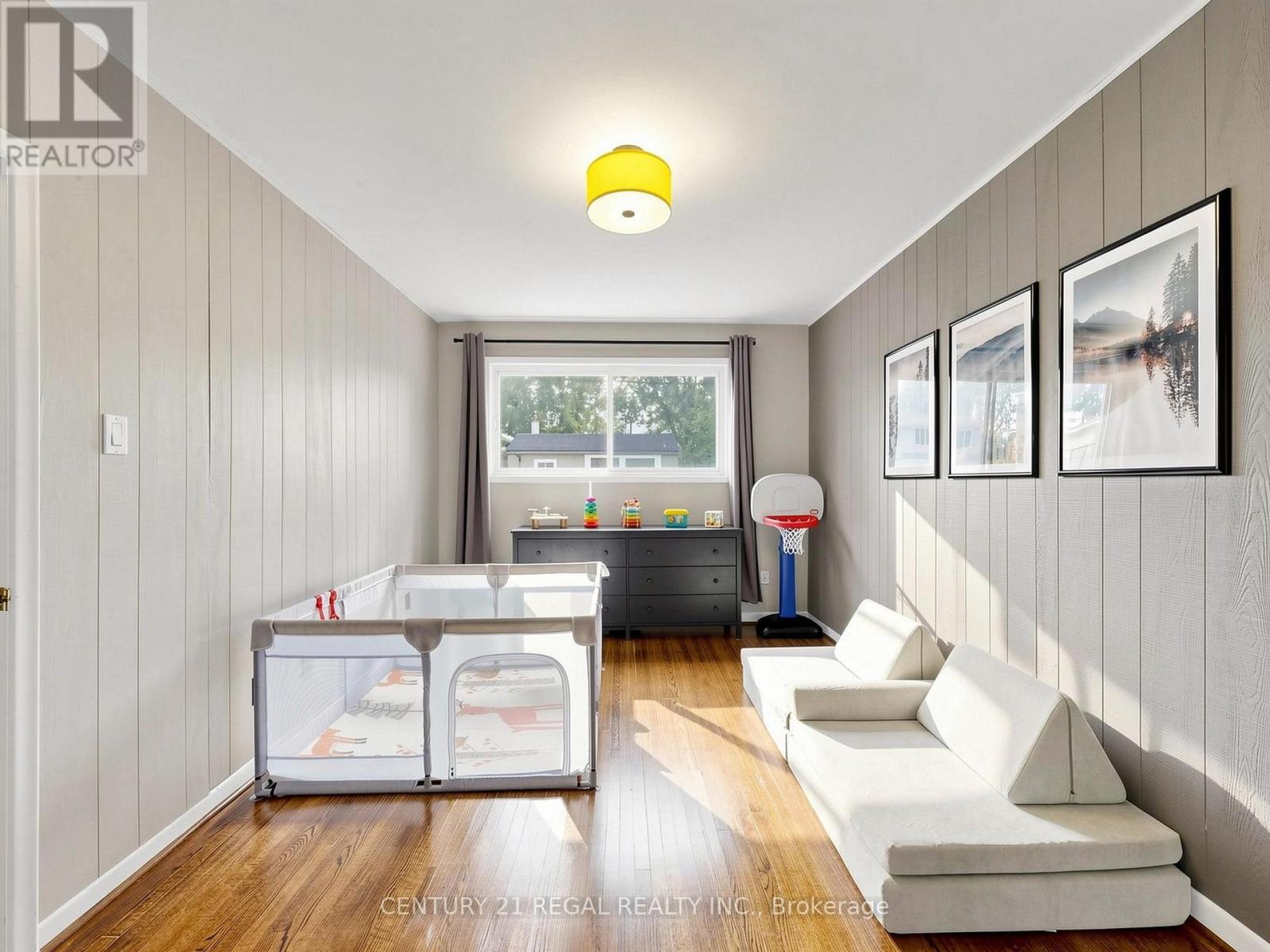 77 Billington Crescent Property Photo 36