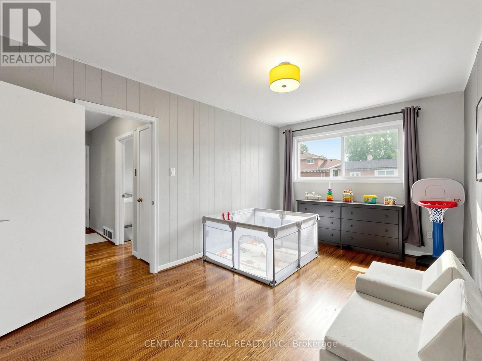 77 Billington Crescent Property Photo 37