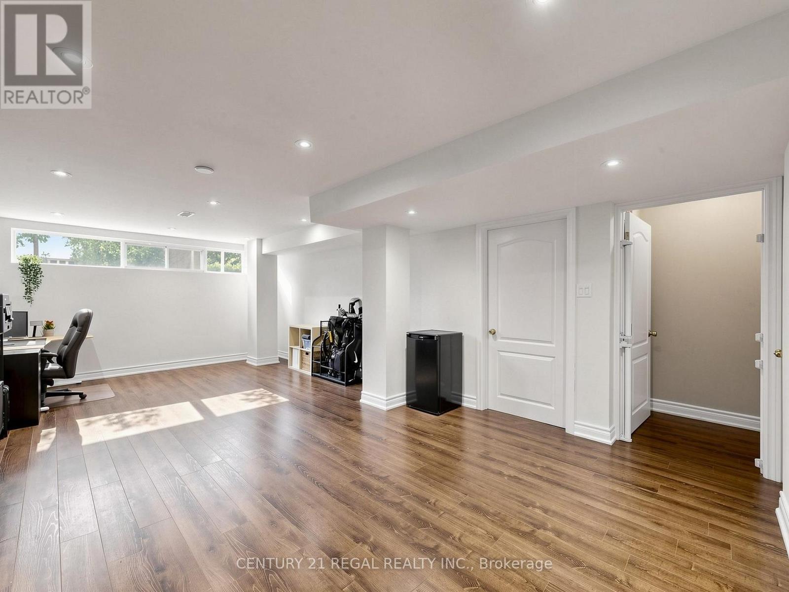 77 Billington Crescent Property Photo 41