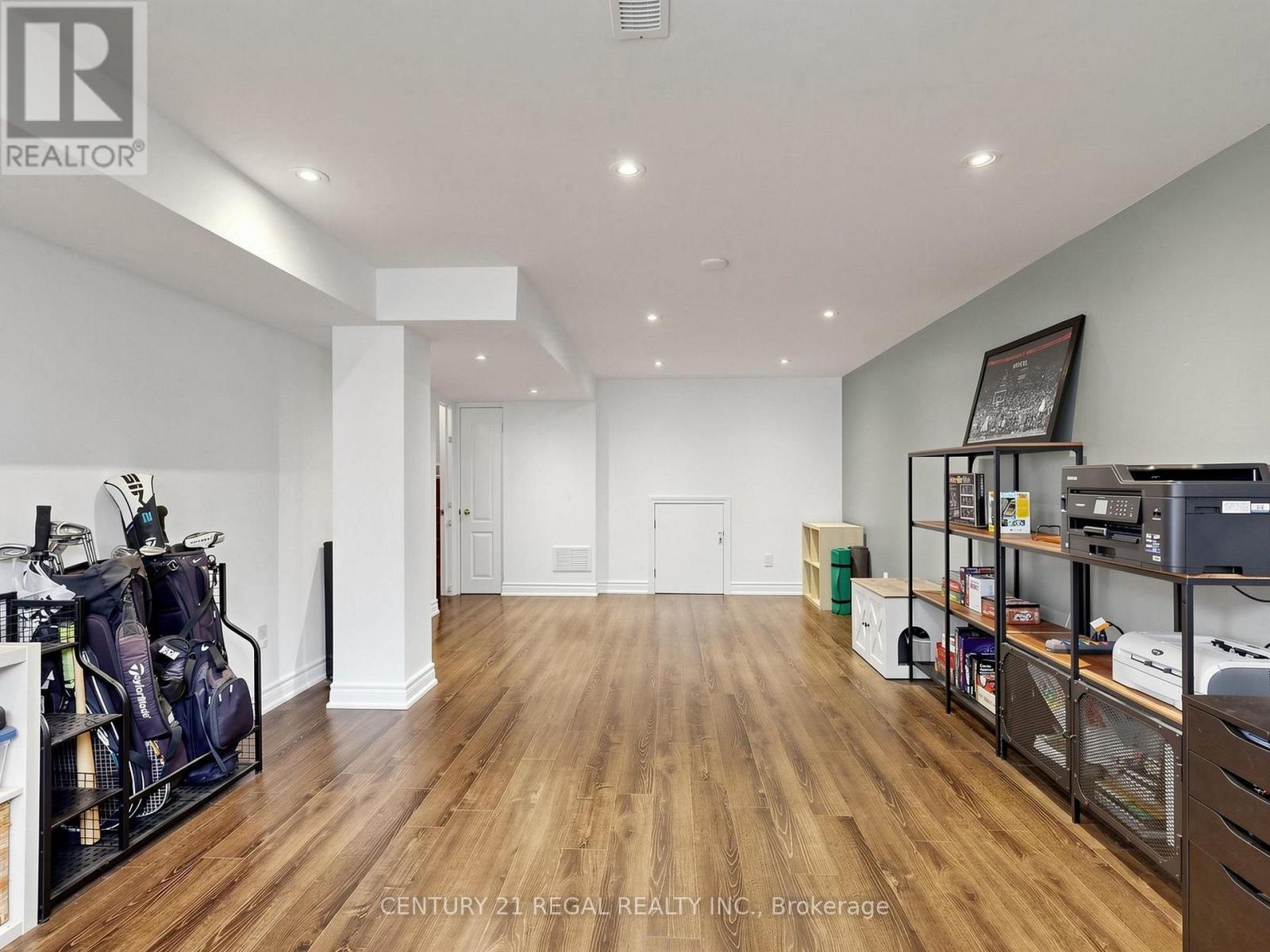 77 Billington Crescent Property Photo 43