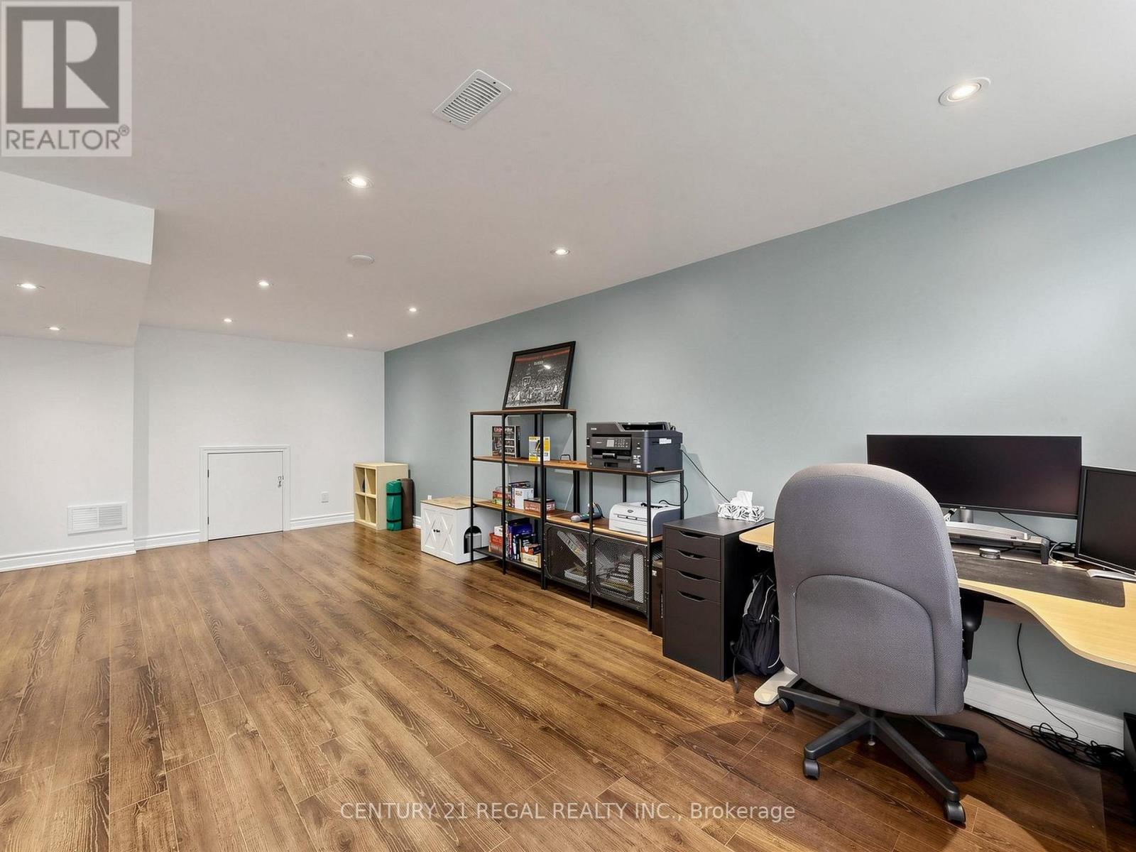 77 Billington Crescent Property Photo 44