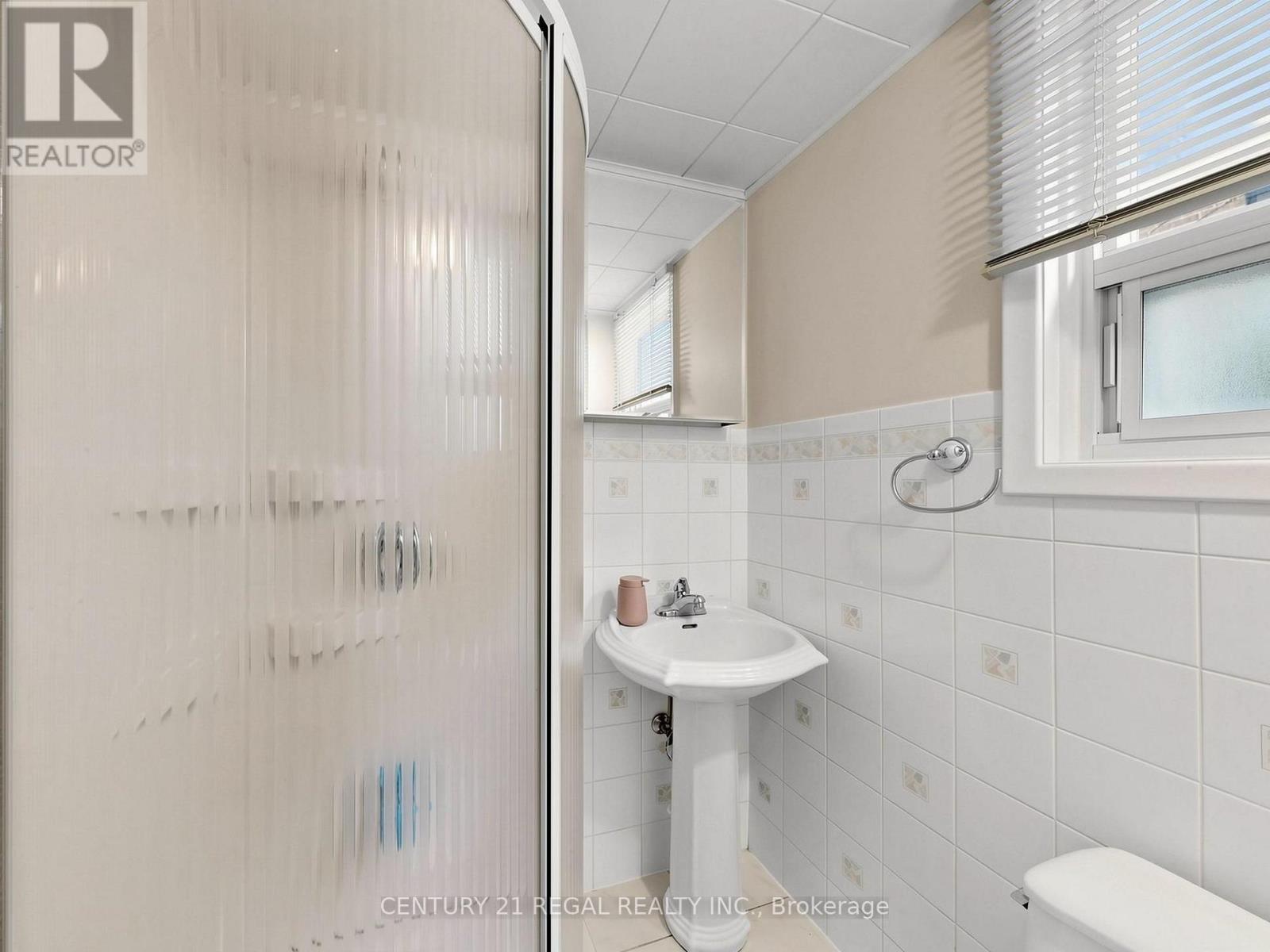 77 Billington Crescent Property Photo 45