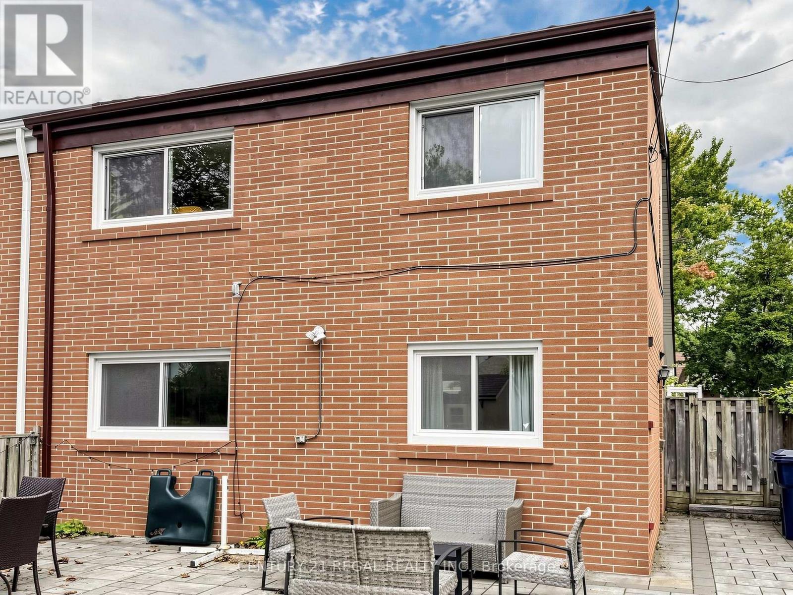 77 Billington Crescent Property Photo 47