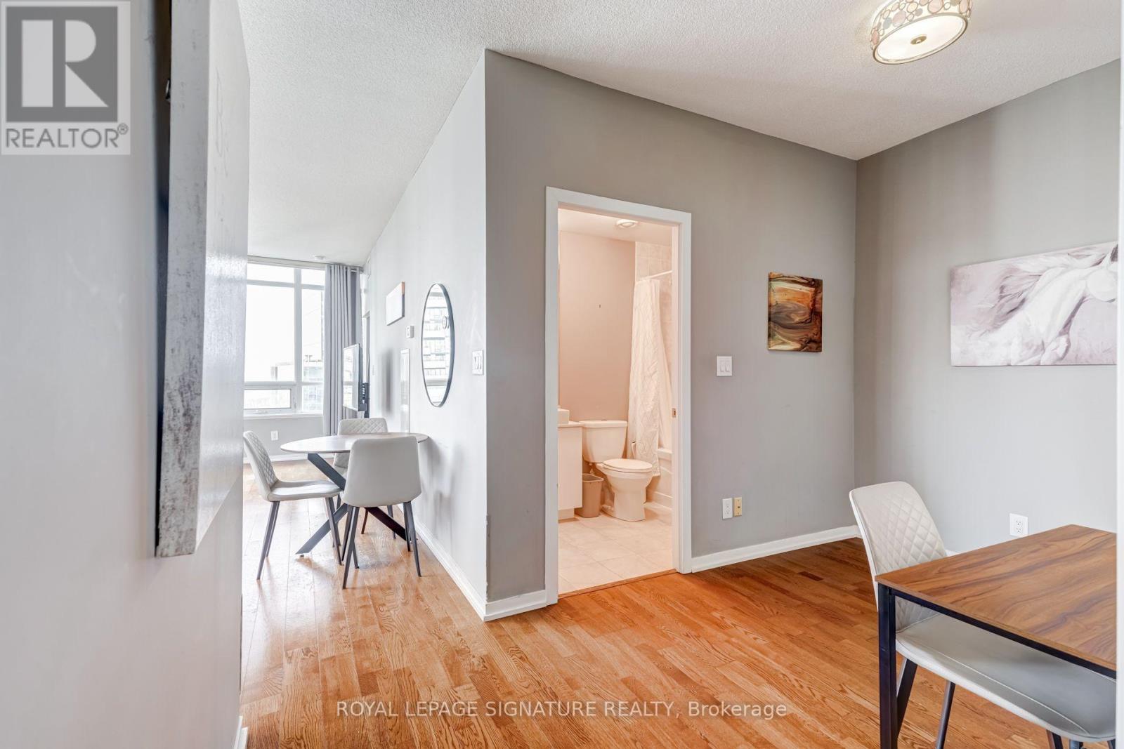4310 - 65 Bremner Boulevard Property Photo 4