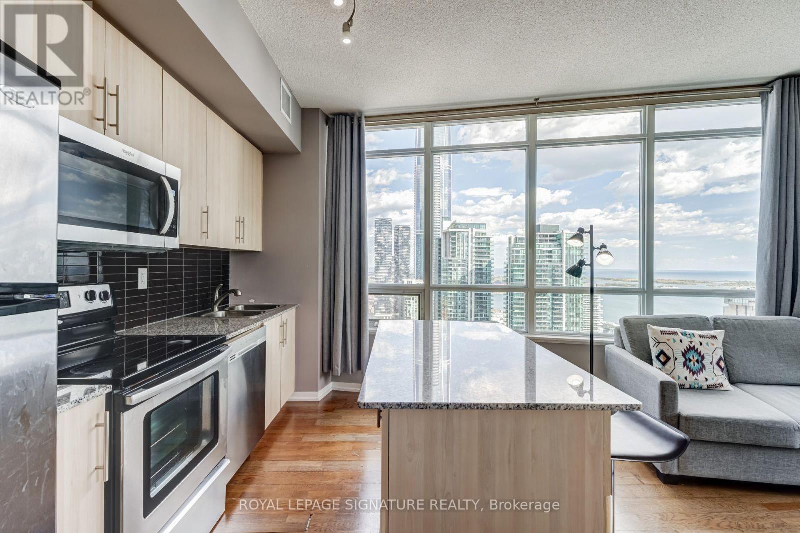 4310 - 65 Bremner Boulevard Property Photo 6