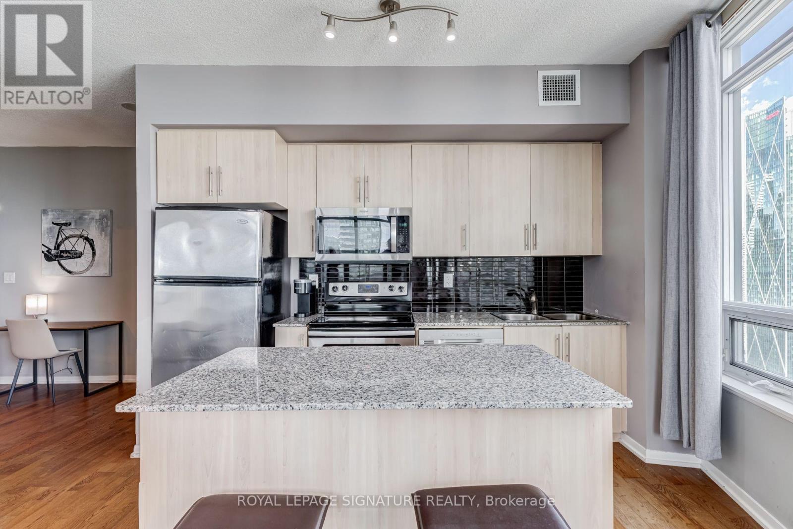 4310 - 65 Bremner Boulevard Property Photo 7