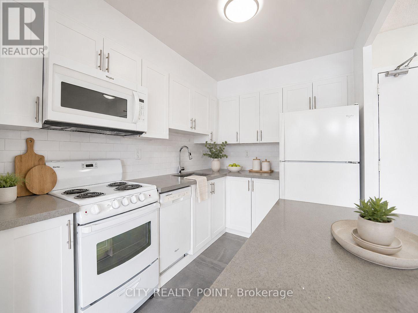 404 - 666 Spadina Avenue Property Photo 3