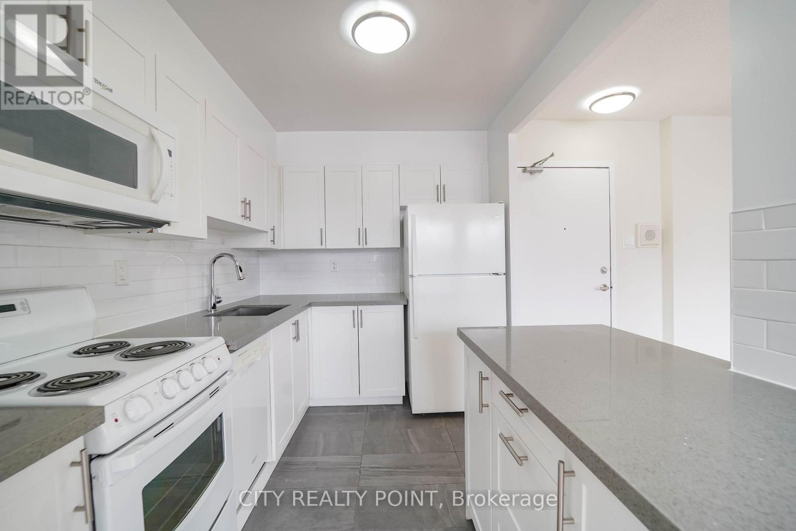 404 - 666 Spadina Avenue Property Photo 8