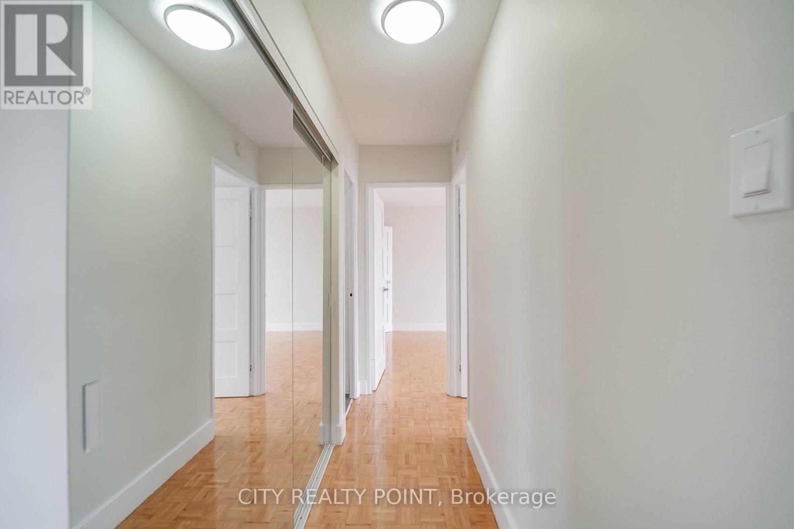 404 - 666 Spadina Avenue Property Photo 9