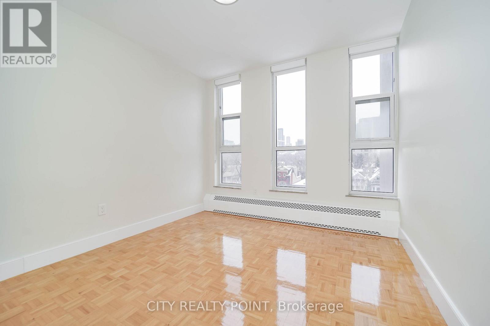 404 - 666 Spadina Avenue Property Photo 11
