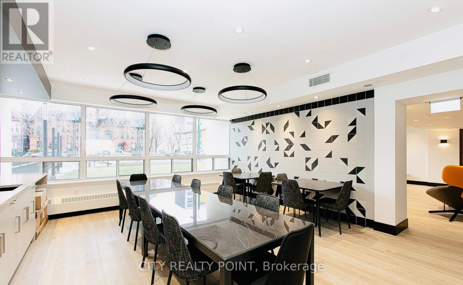 404 - 666 Spadina Avenue Property Photo 17
