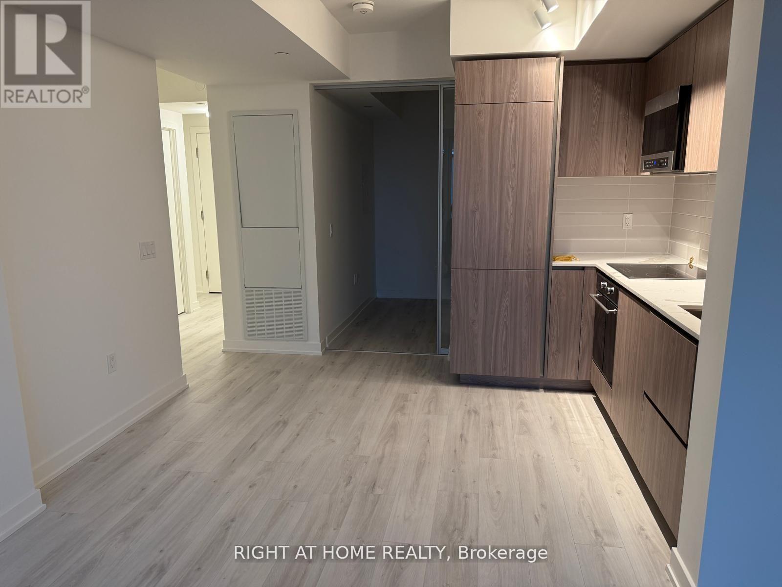 513 - 110 Broadway Avenue Property Photo 12