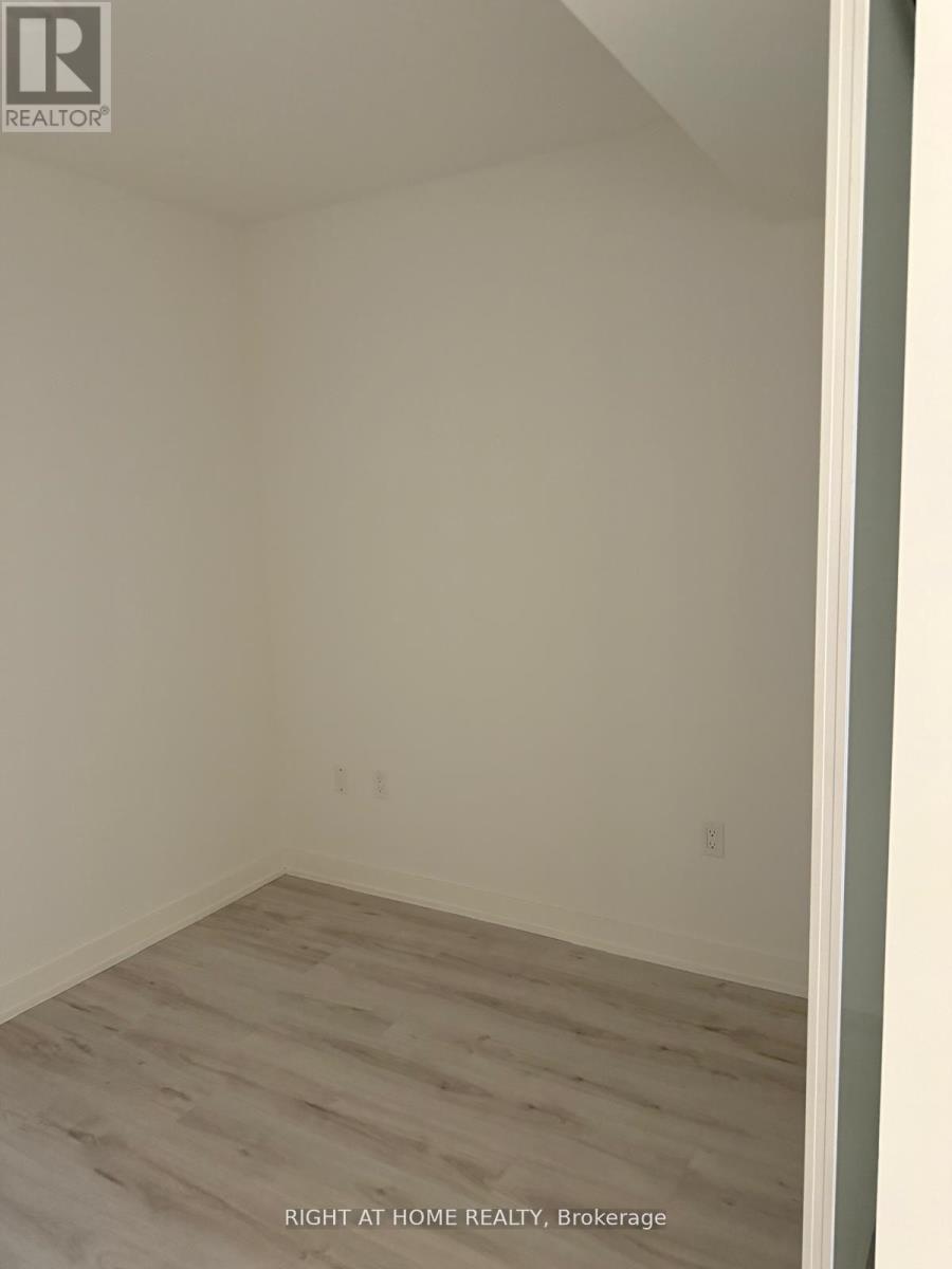 513 - 110 Broadway Avenue Property Photo 15