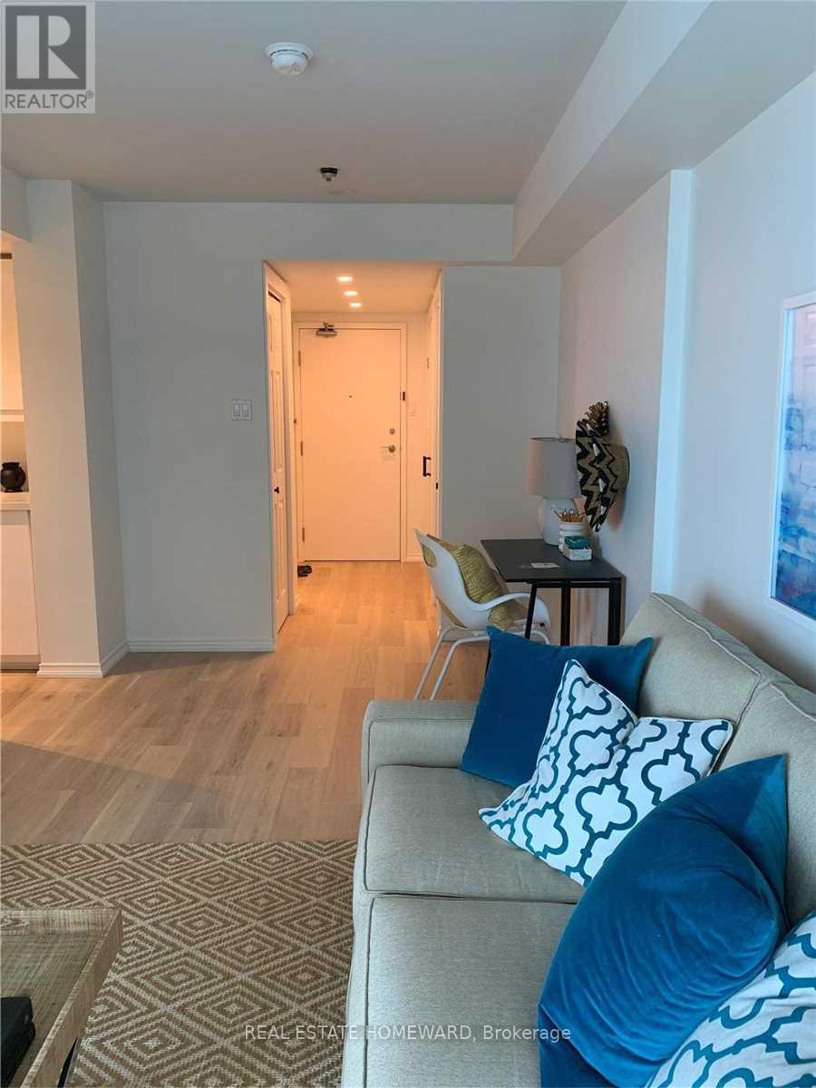 2403 - 77 Harbour Square Property Photo 5