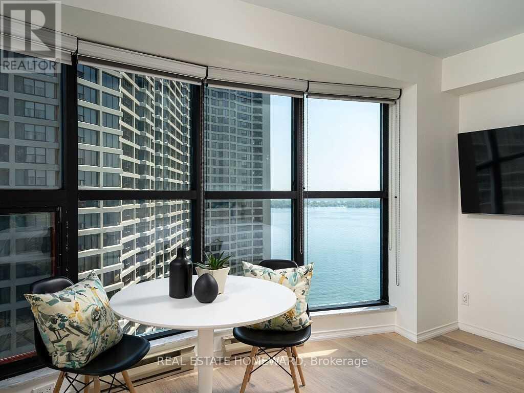 2403 - 77 Harbour Square Property Photo 9