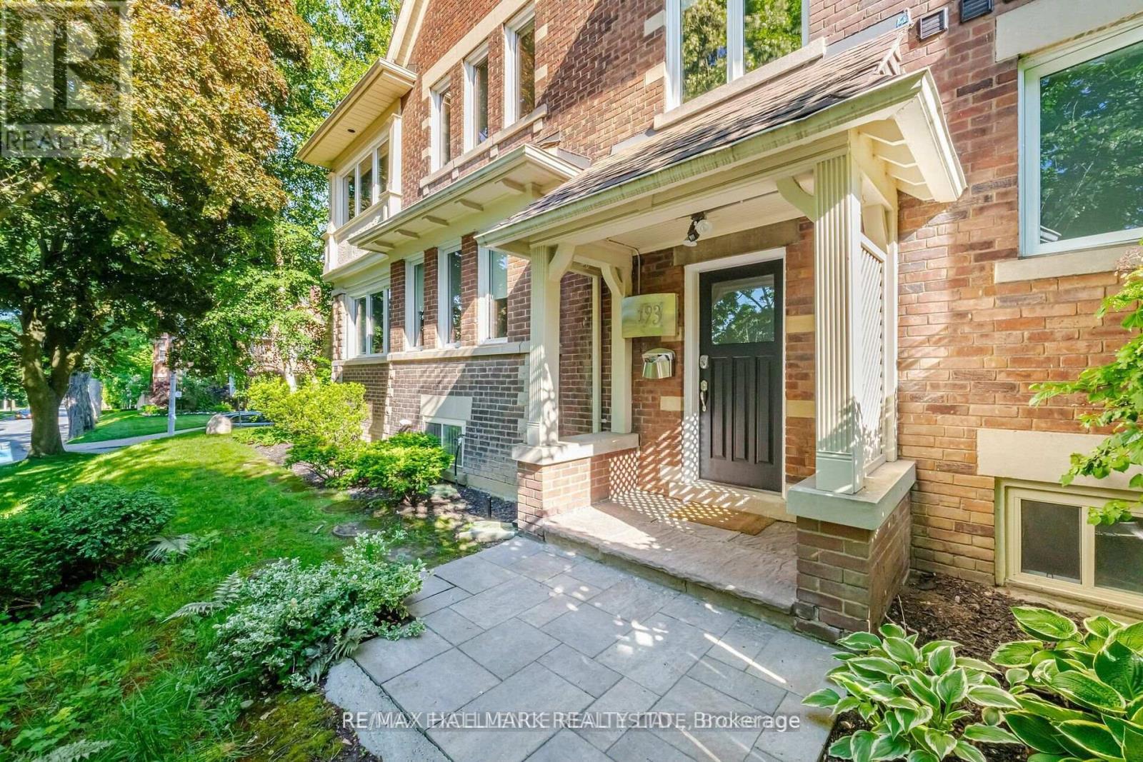 Lower - 193 Heath Street W Property Photo 3