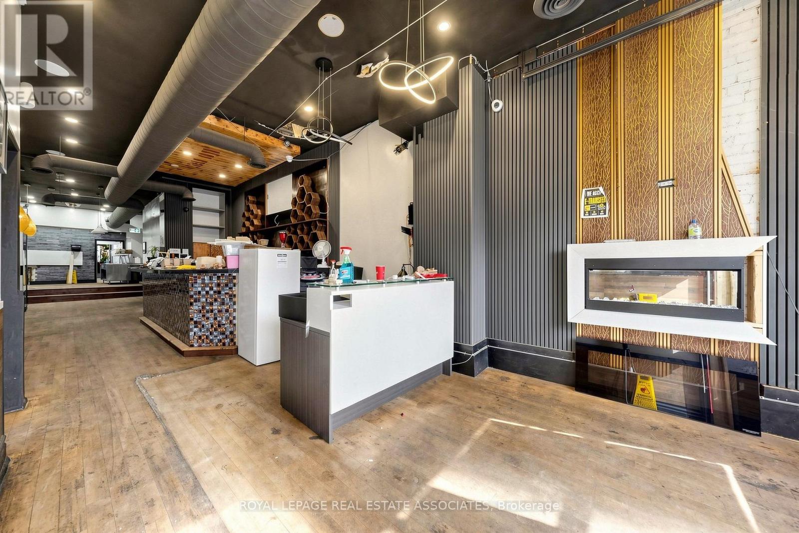 Rear - 592 Queen Street W Property Photo 7