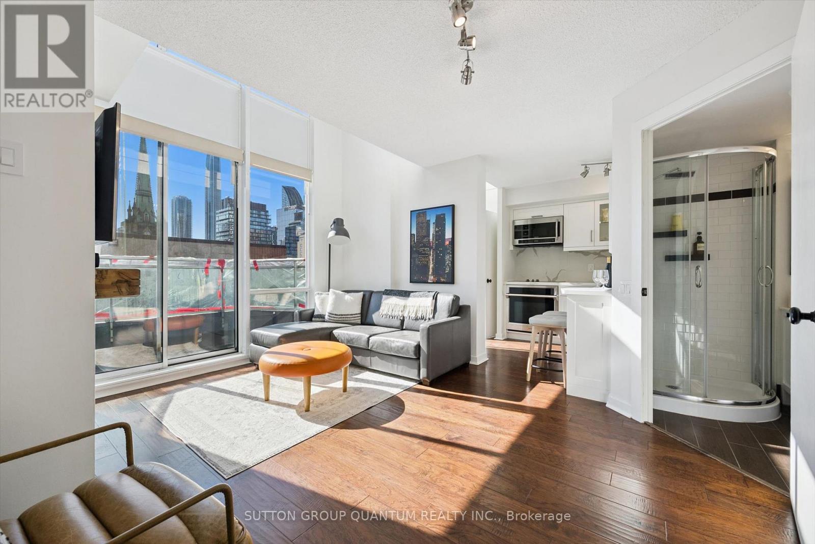 915 - 77 Lombard Street Property Photo 2