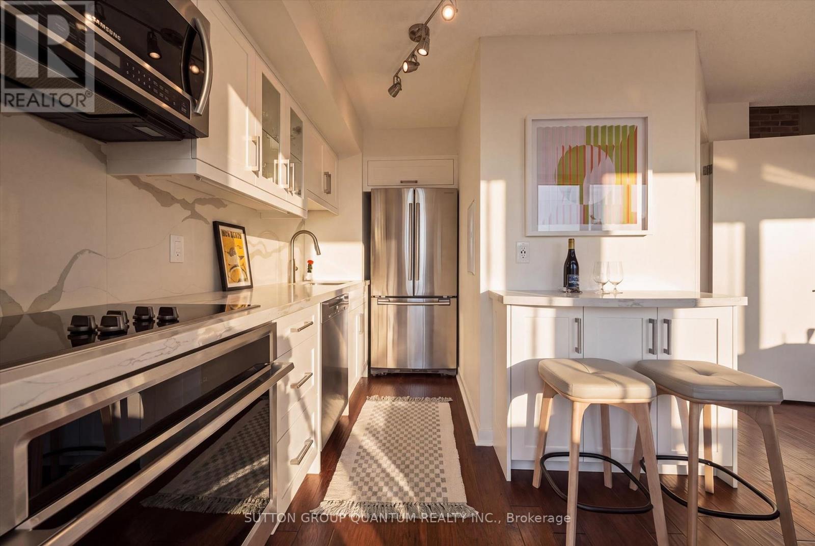 915 - 77 Lombard Street Property Photo 6
