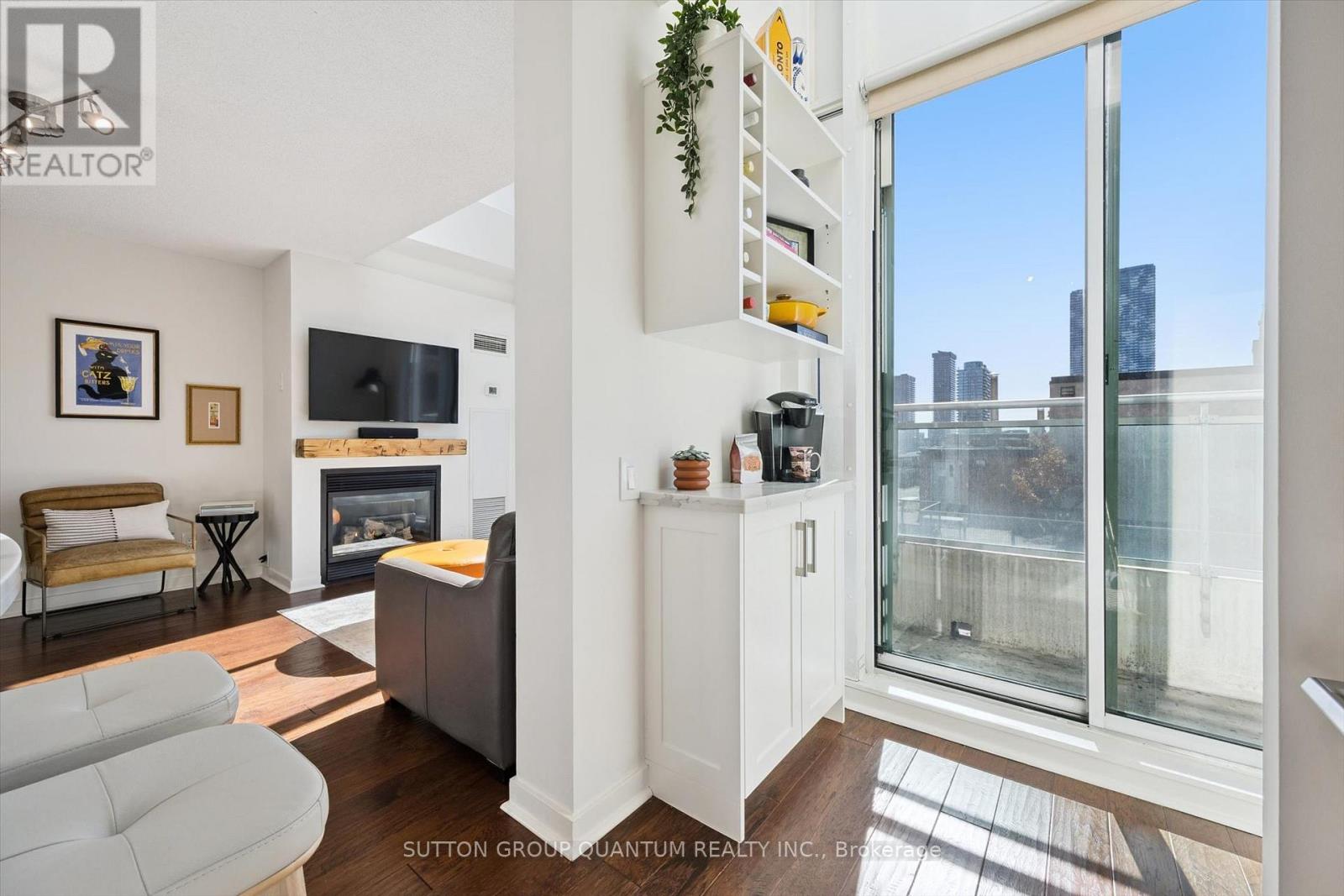 915 - 77 Lombard Street Property Photo 8