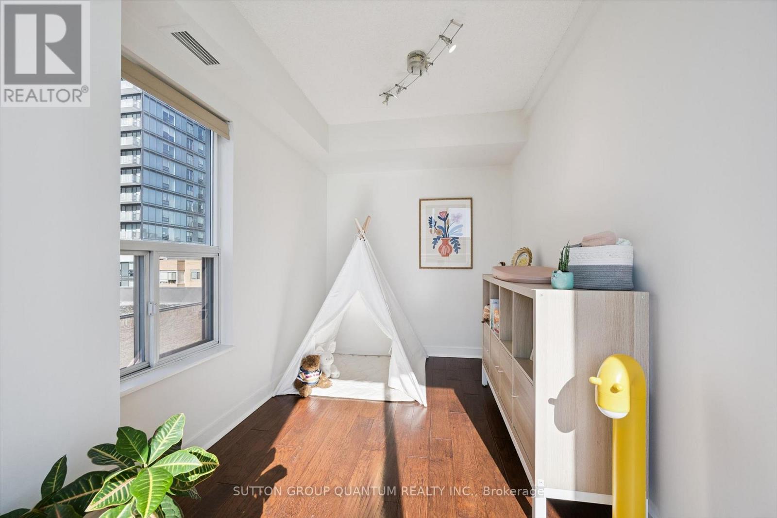 915 - 77 Lombard Street Property Photo 9