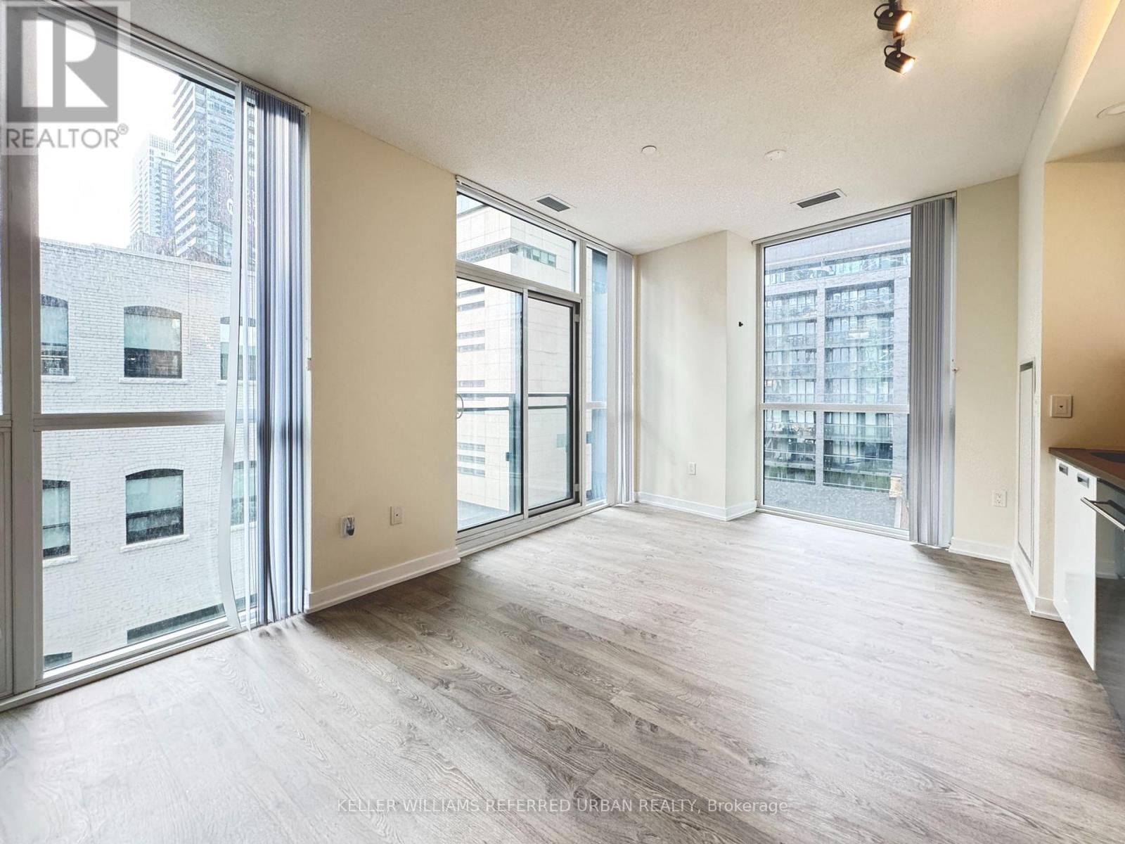 402 - 99 John Street Property Photo 3