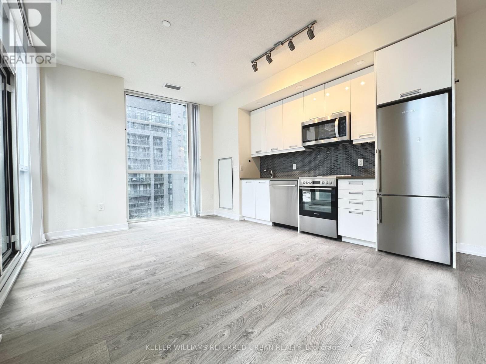 402 - 99 John Street Property Photo 4