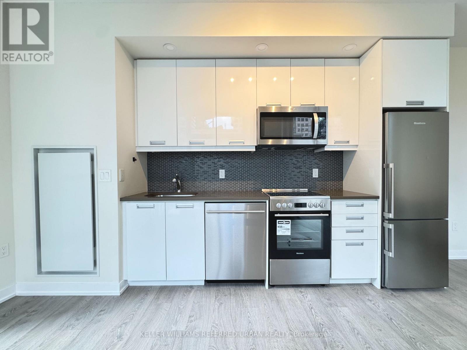 402 - 99 John Street Property Photo 5