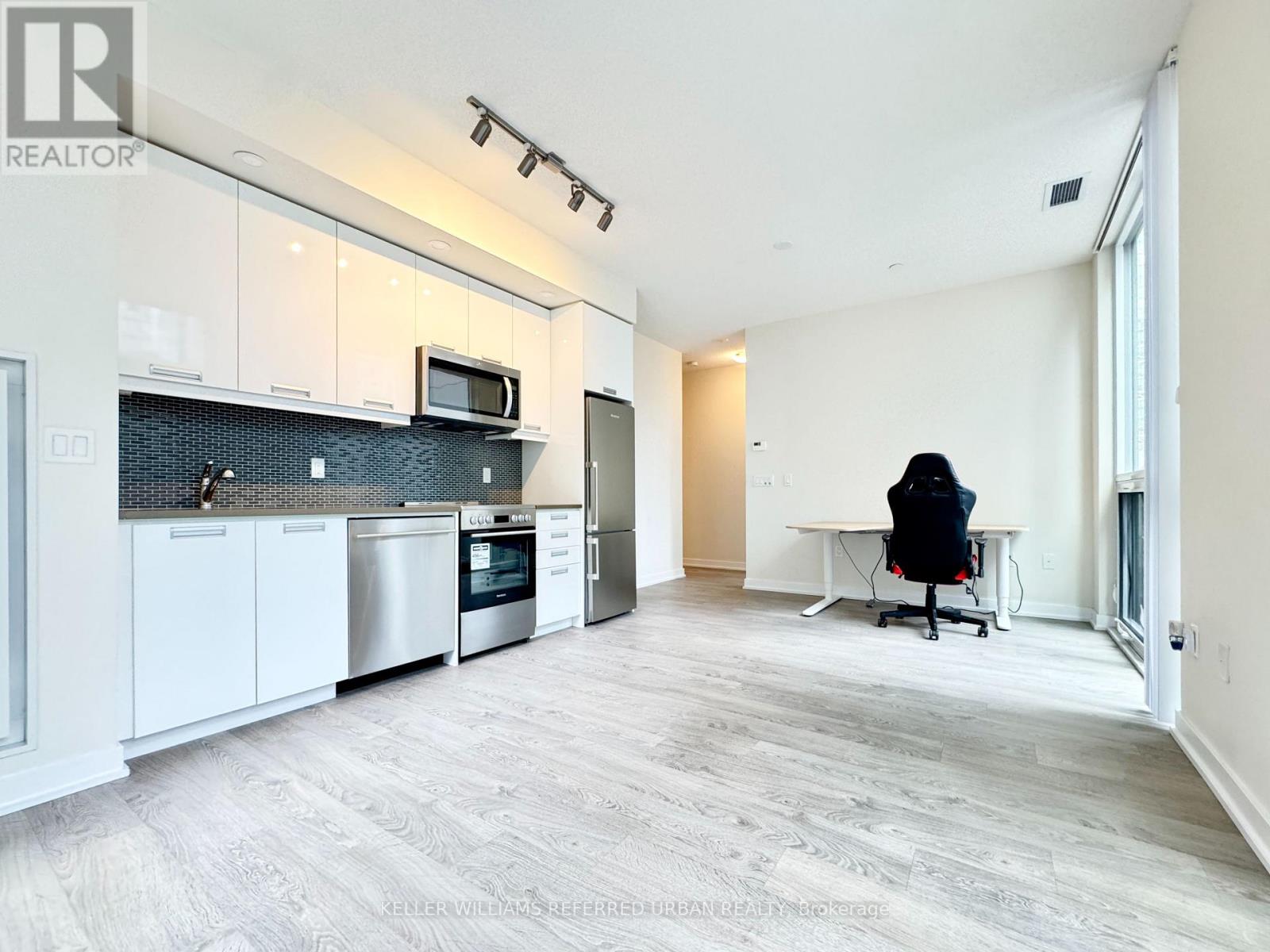 402 - 99 John Street Property Photo 6