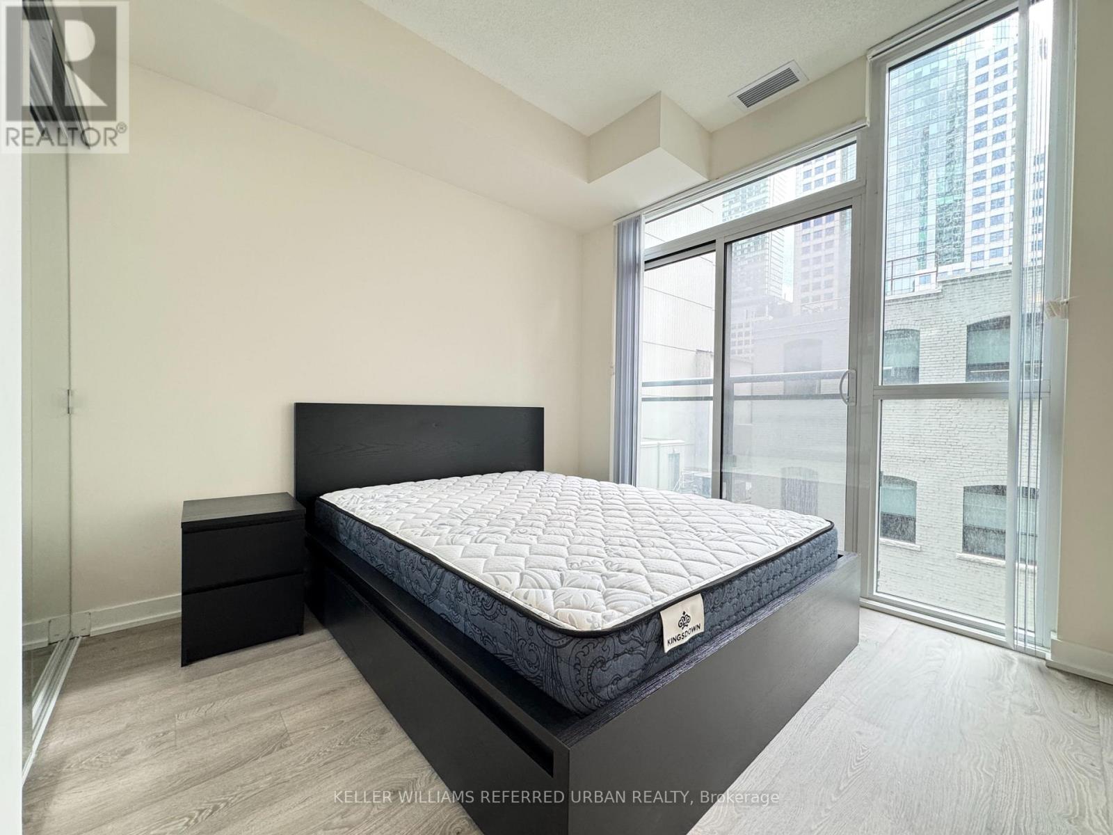402 - 99 John Street Property Photo 7