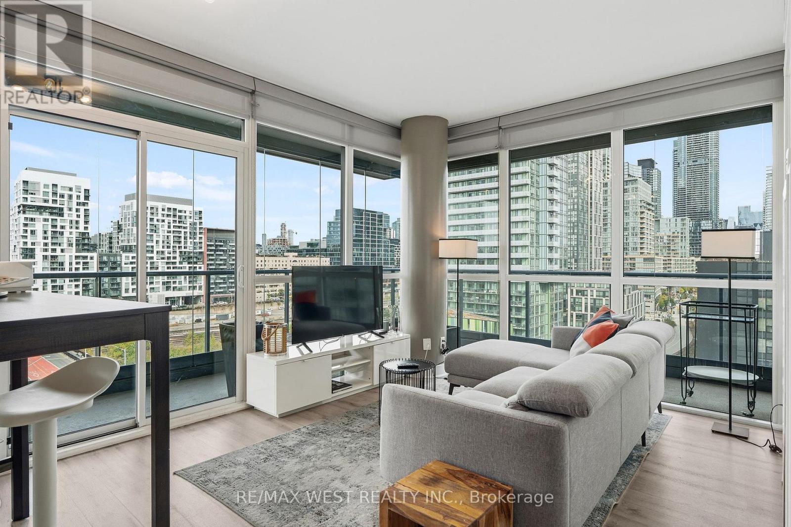 1002 - 169 Fort York Boulevard Property Photo 1