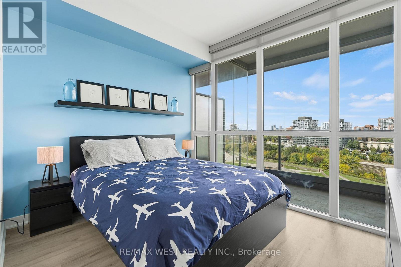 1002 - 169 Fort York Boulevard Property Photo 9