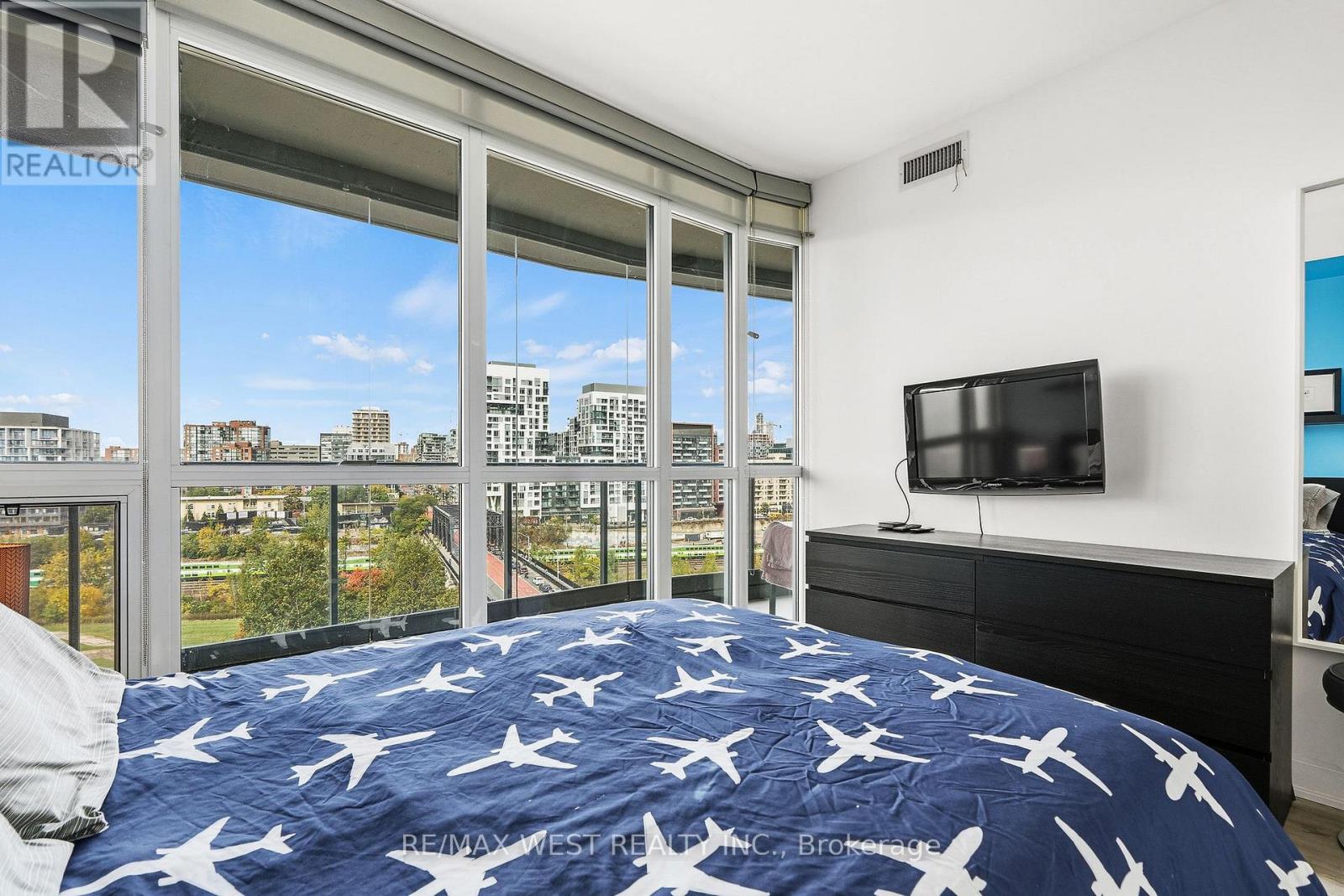 1002 - 169 Fort York Boulevard Property Photo 10