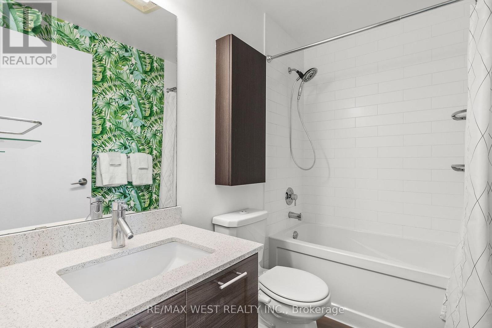 1002 - 169 Fort York Boulevard Property Photo 12