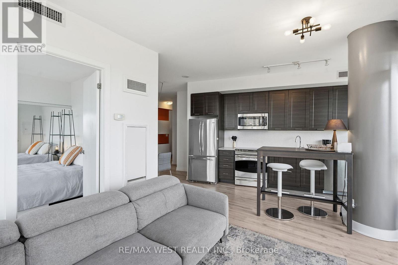 1002 - 169 Fort York Boulevard Property Photo 16