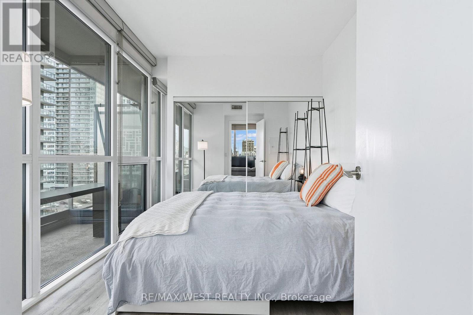 1002 - 169 Fort York Boulevard Property Photo 17