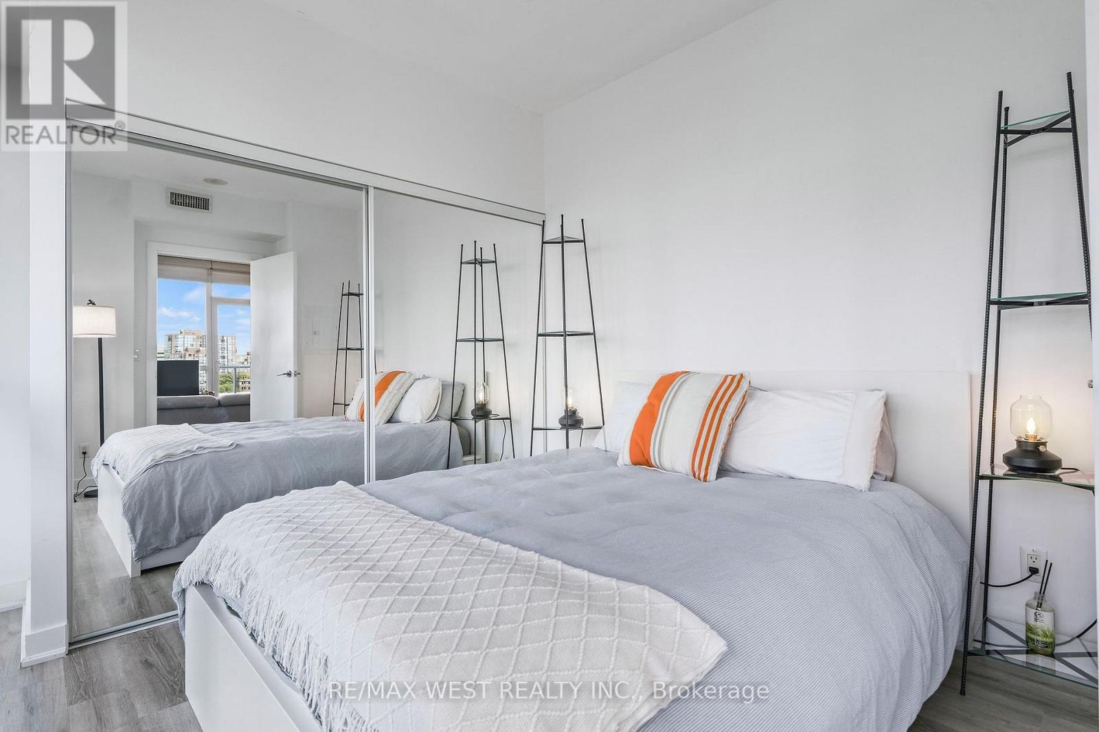 1002 - 169 Fort York Boulevard Property Photo 18