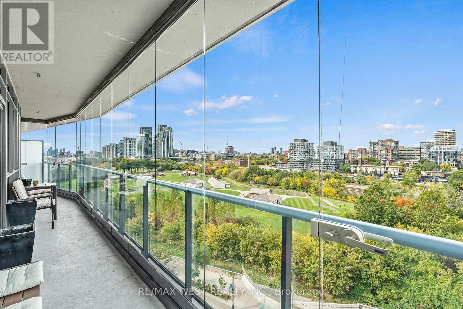 1002 - 169 Fort York Boulevard Property Photo 21
