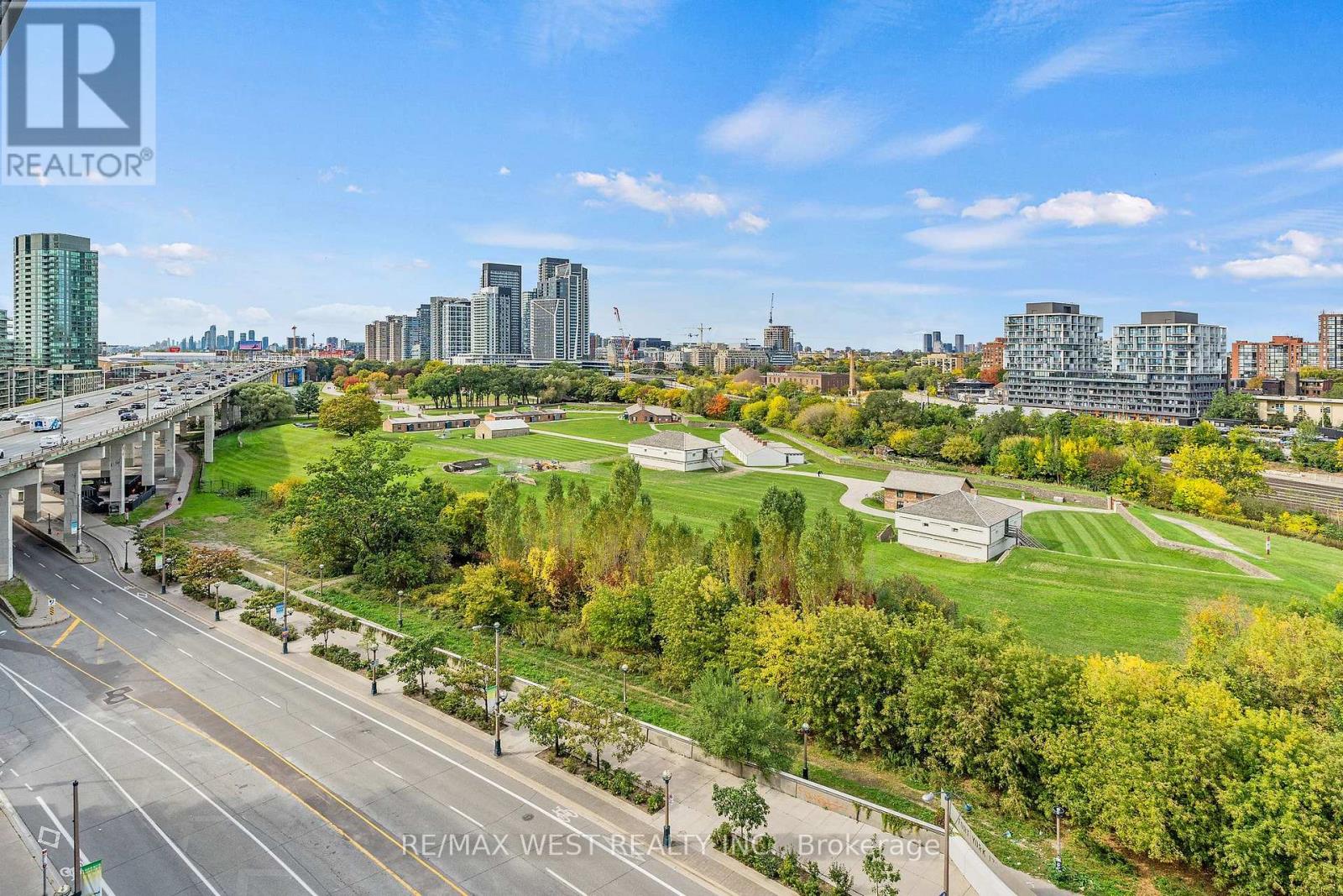 1002 - 169 Fort York Boulevard Property Photo 22
