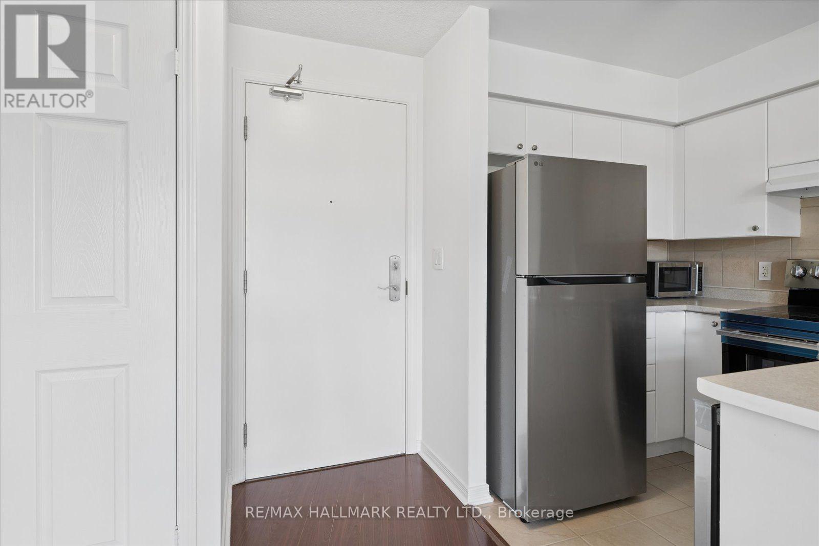 915 - 18 Valley Woods Road Property Photo 7