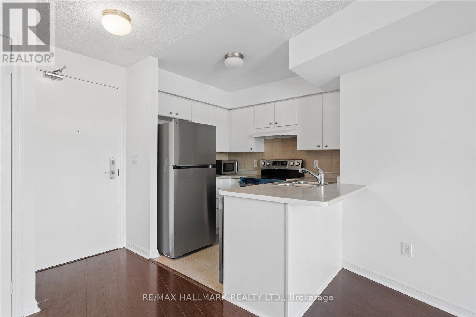 915 - 18 Valley Woods Road Property Photo 8