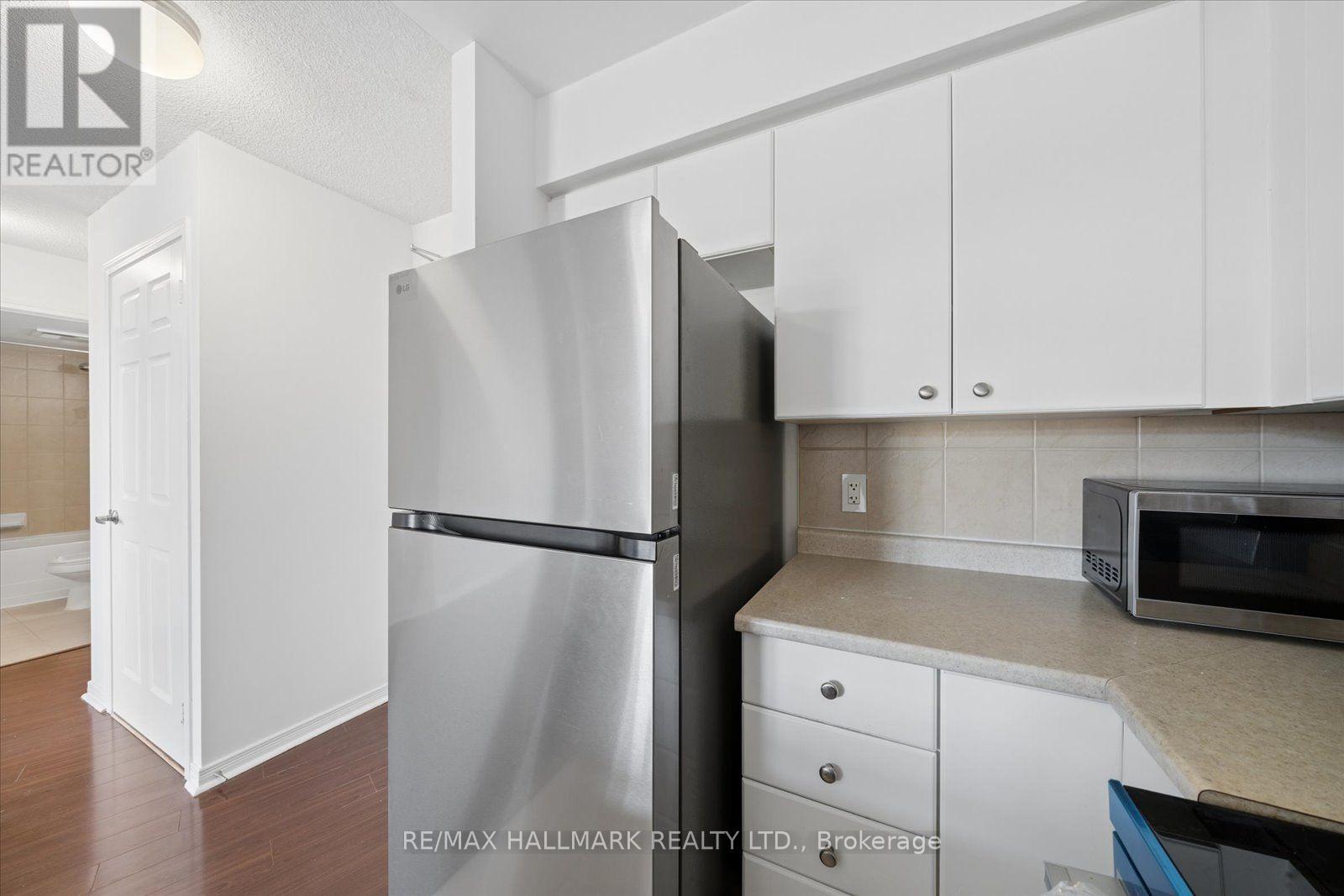 915 - 18 Valley Woods Road Property Photo 11