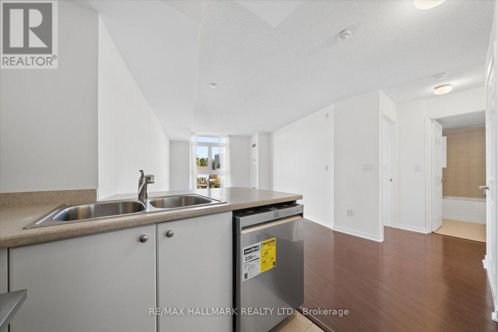 915 - 18 Valley Woods Road Property Photo 12