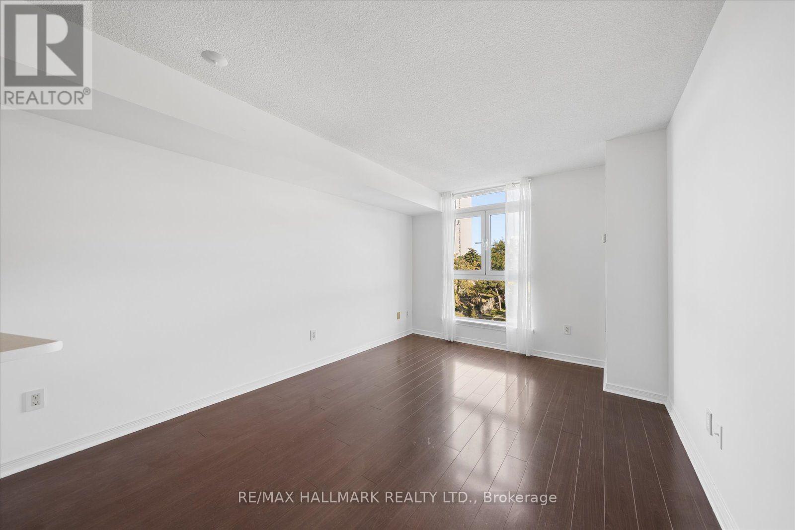 915 - 18 Valley Woods Road Property Photo 14