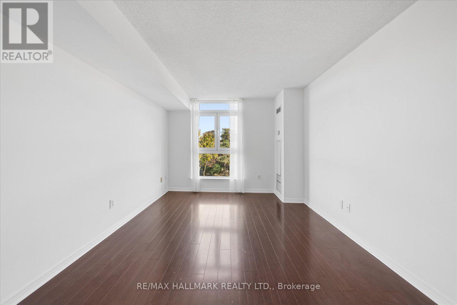 915 - 18 Valley Woods Road Property Photo 15