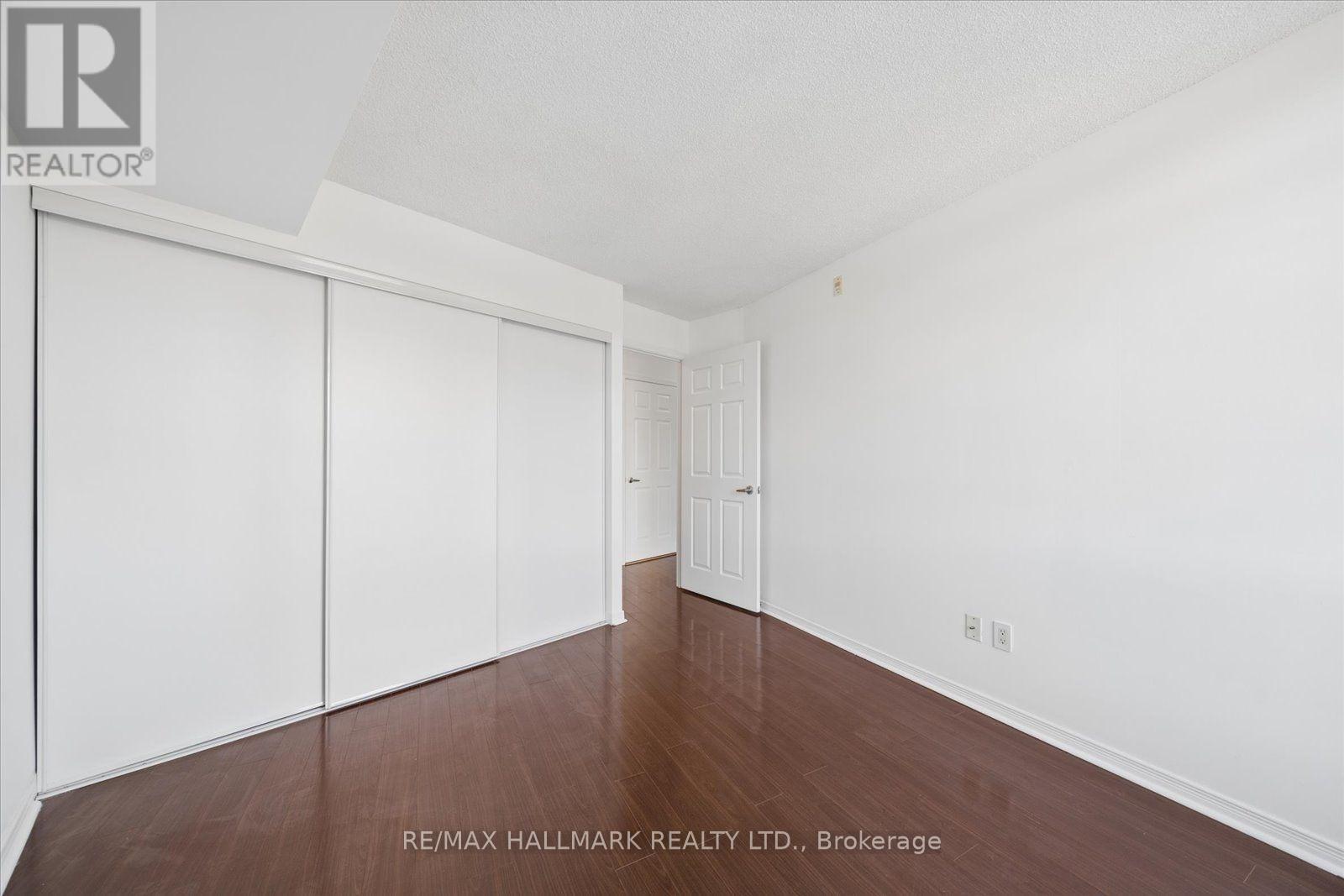915 - 18 Valley Woods Road Property Photo 21