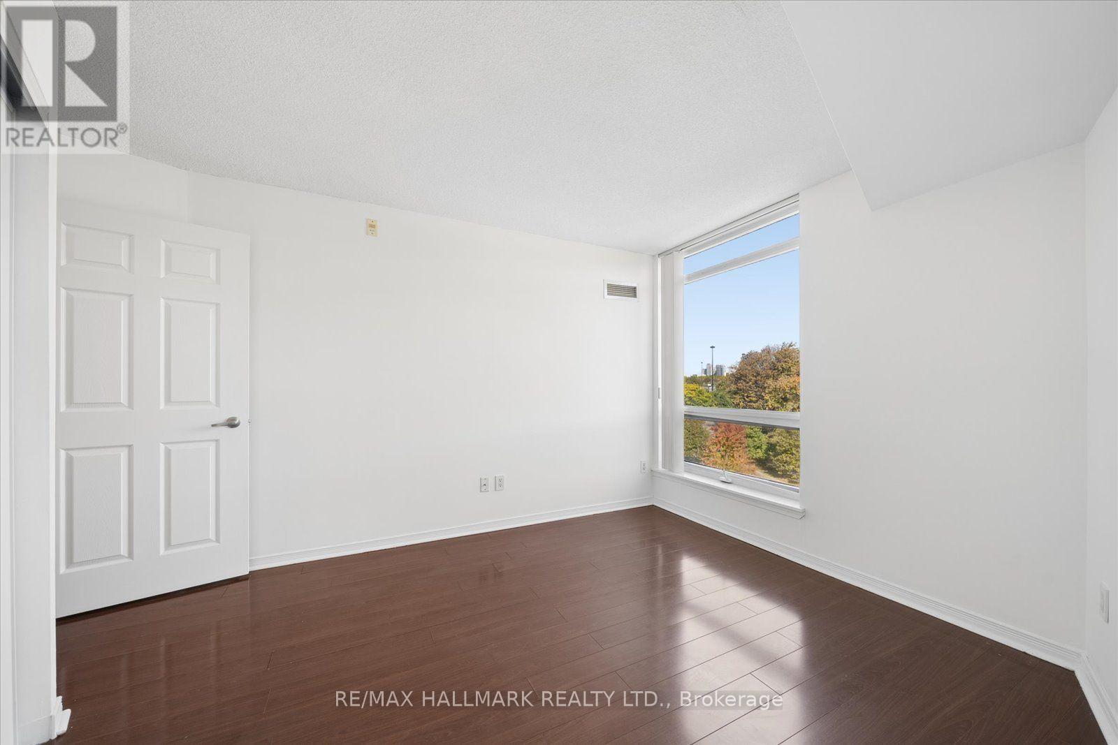 915 - 18 Valley Woods Road Property Photo 22