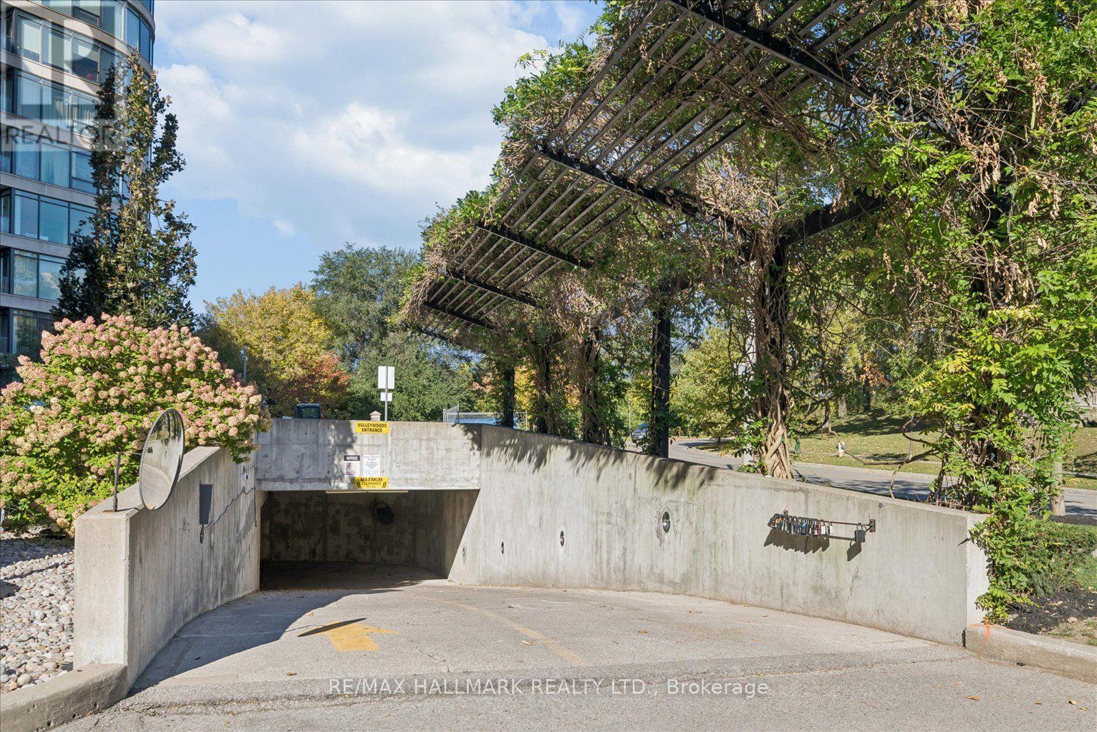 915 - 18 Valley Woods Road Property Photo 36