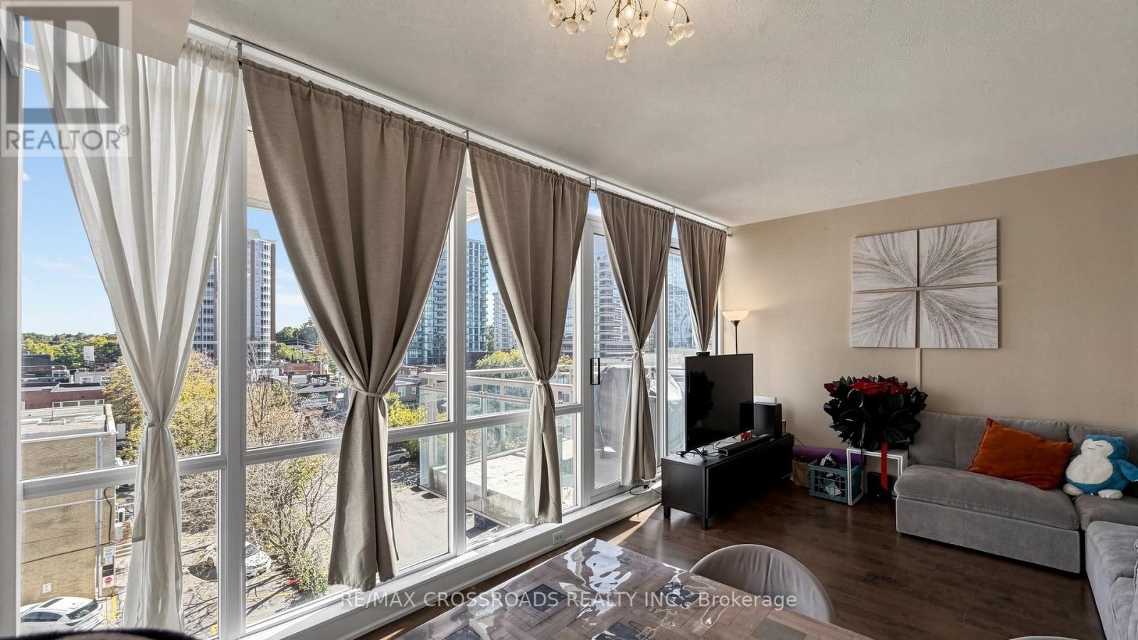 606 - 30 Canterbury Place Property Photo 7