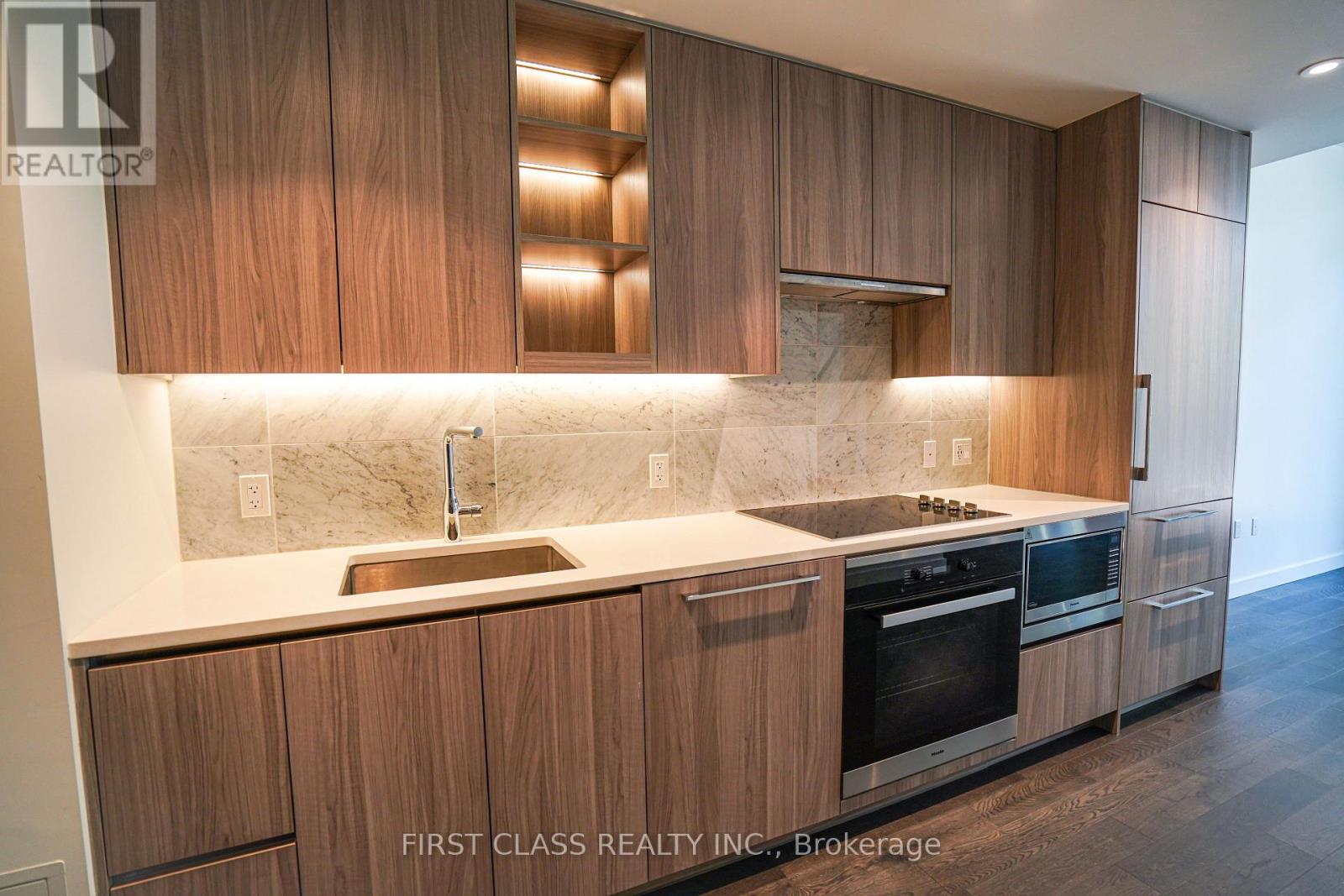 Th103 - 95 Mcmahon Drive Property Photo 6